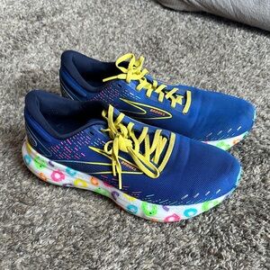 Brooks Sneakers in Blue with Yellow Laces